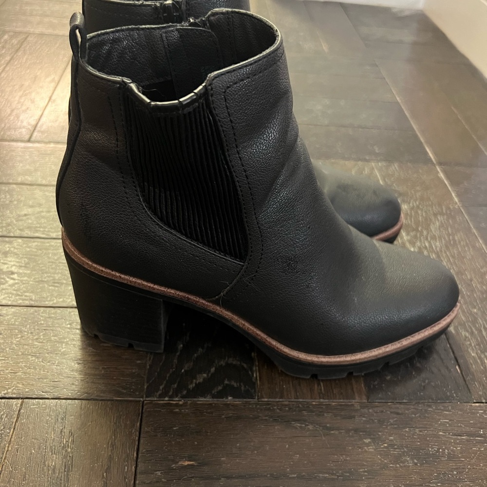 Naturalizer Black Ankle Booties, W8.5D